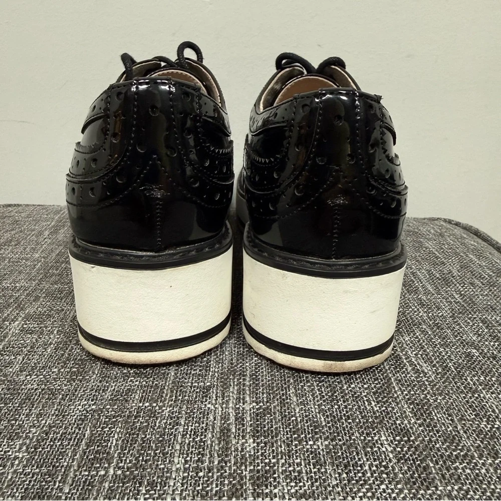 Bruno Marc Women's Elegant Wingtip Platform Oxfords, Size 8, Great Condition!